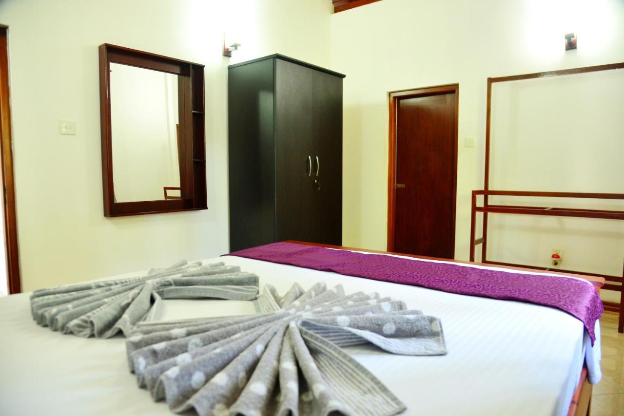 Cinnamon Holiday Inn ヒッカドゥワ エクステリア 写真